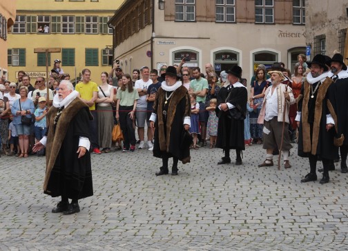 Der Vertreter der Stadt dankt für die Gnade der Schweden